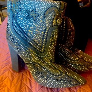 Used he’s high heel rhinestone boots